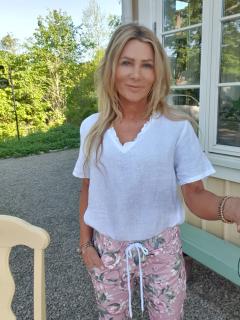 Mia Linnetröja – Volanger – Vit - Bild 5