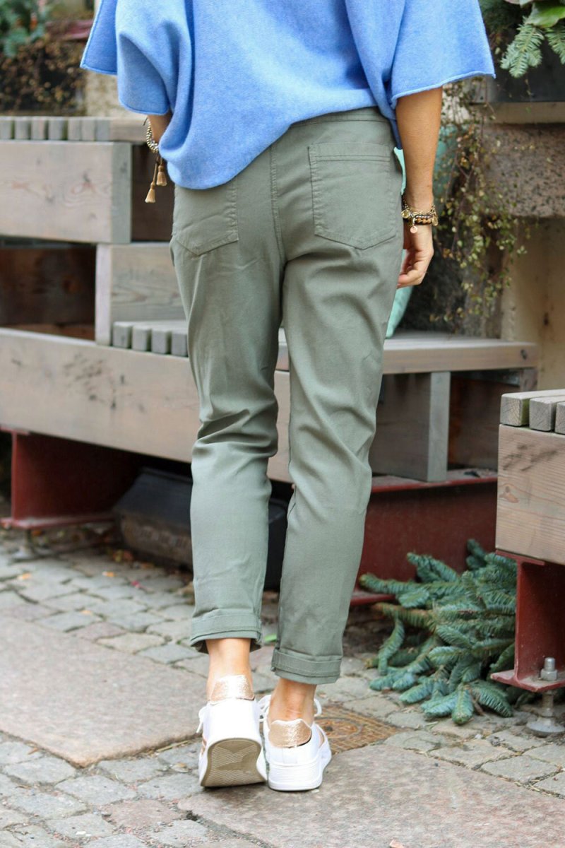 Stretchiga byxor med Skärp – Khaki - Bild 3