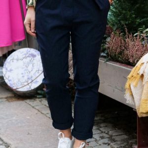 Stretchiga byxor med Skärp – Navy
