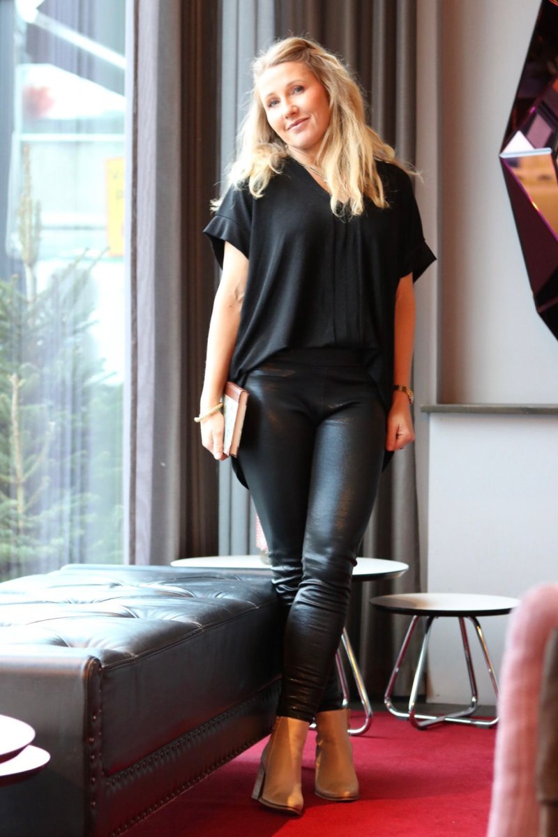 Glansiga leggings – LM1060 – Svart