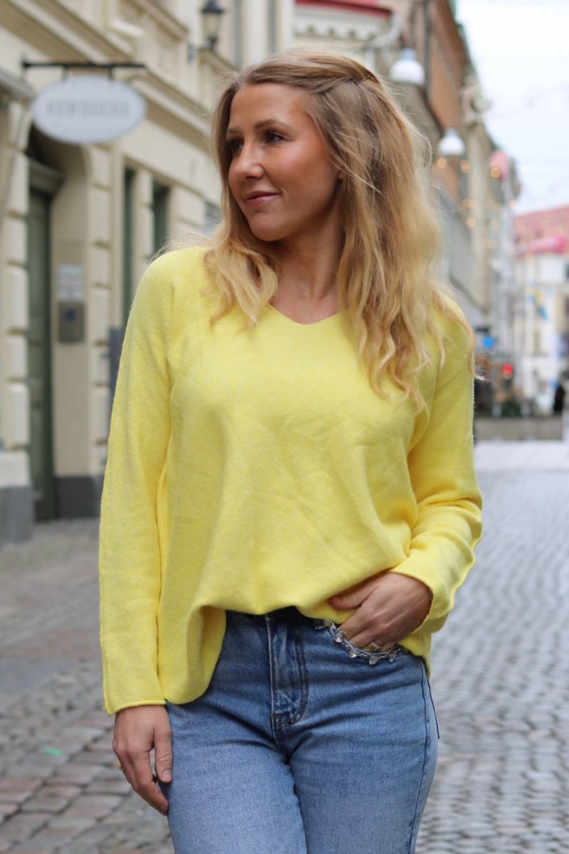 Molly v-ringad tröja – Gul