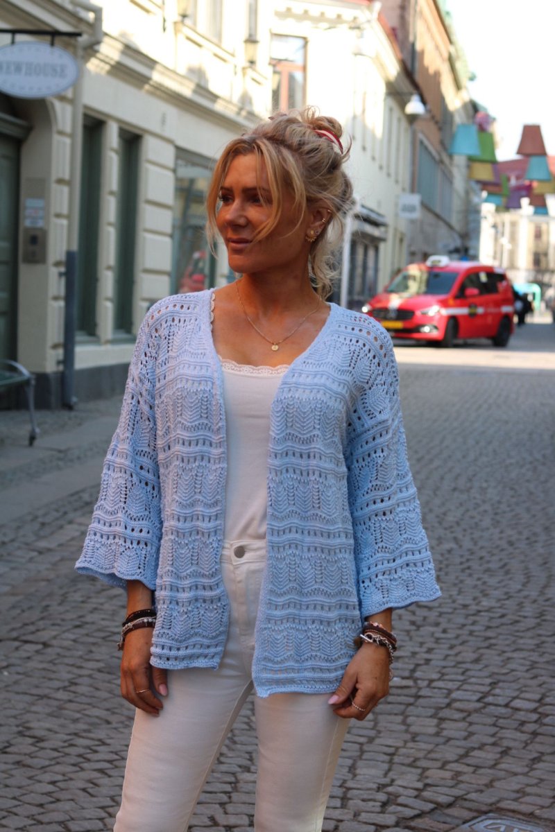 Kattis – virkad kofta – Light blue - Bild 6