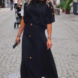 Finstickad kjol med guldknappar – Svart