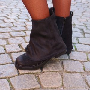 Mockaboots med kappa – Svart