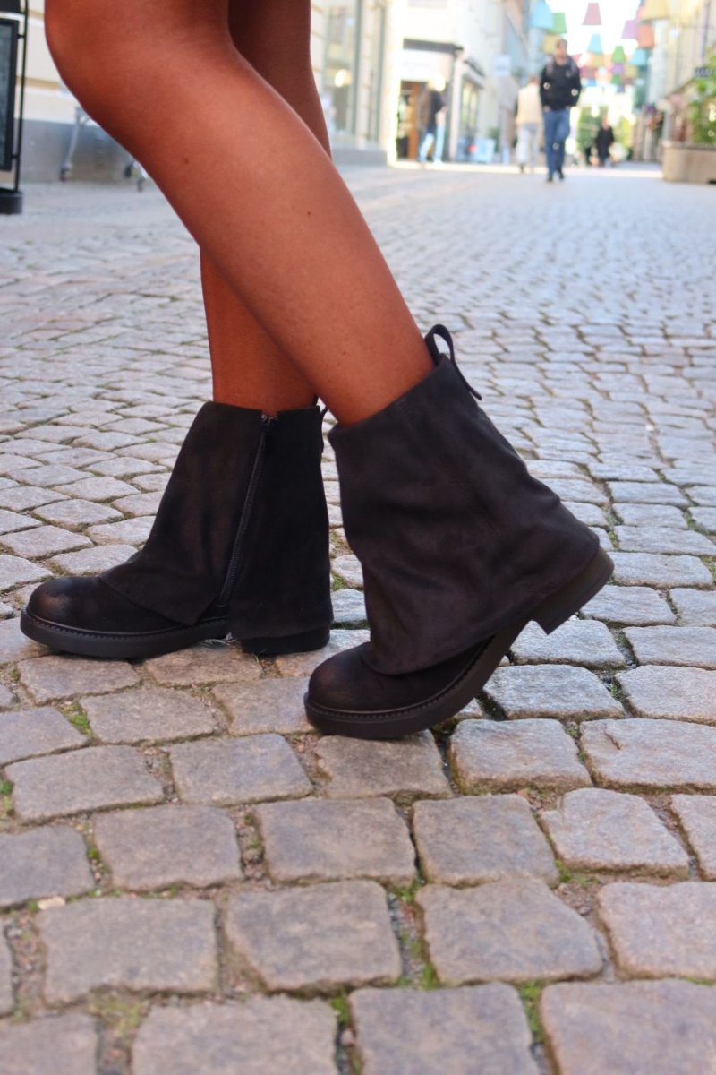 Mockaboots med kappa – Svart - Bild 5