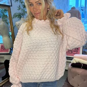 Alba – Stickad tröja med söta detaljer  – Rosa