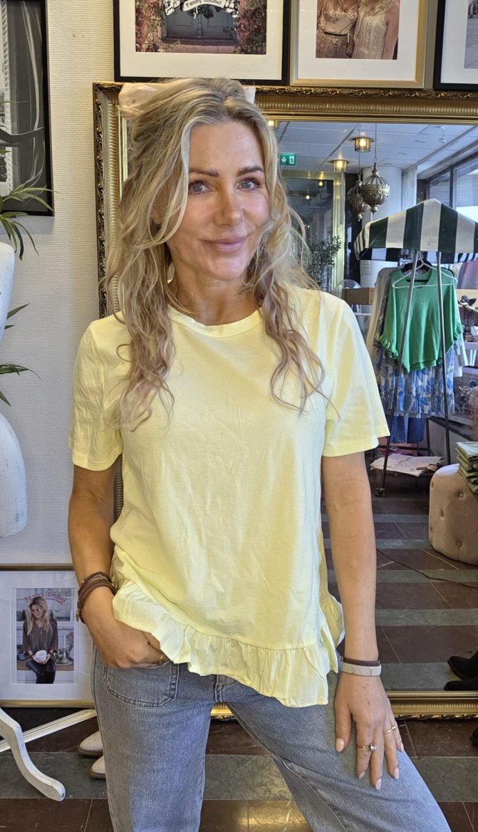 Bibbi – Topp med volang – Gul - Bild 6