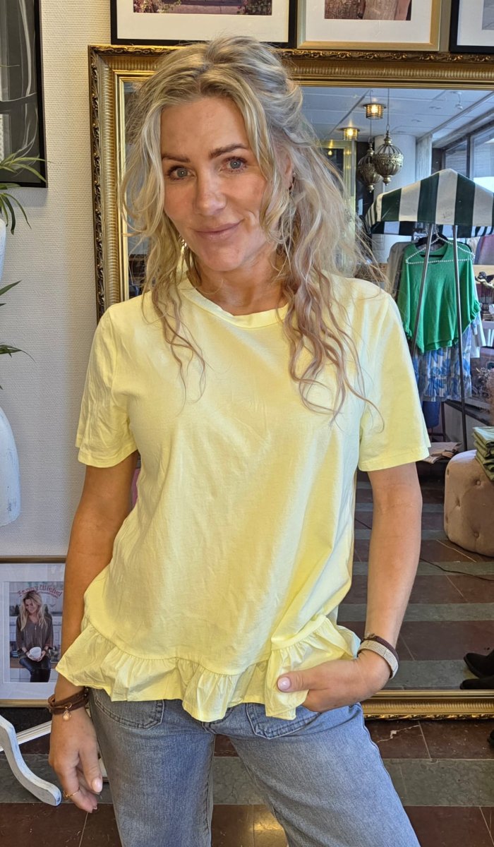 Bibbi – Topp med volang – Gul - Bild 3
