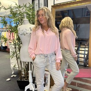 Stretchiga chinos med volangdetalj på fickan – Beige