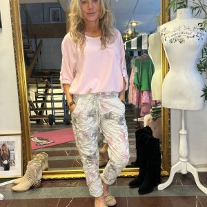 Stretchiga byxor med stora blommor och knyt – Beige